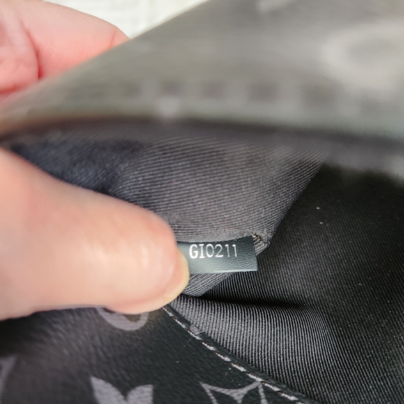 LOUIS VUITTON DISTRICT PM. - Picture 6 of 13